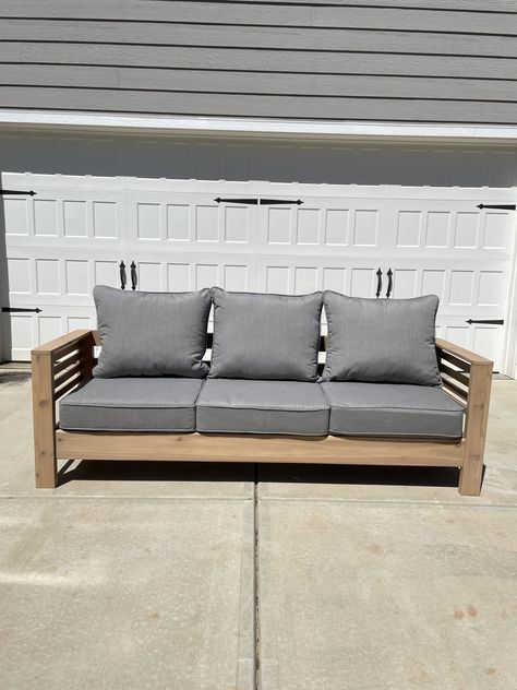 Patio Couch Diy, Diy Patio Sofa, Deck Off Back Of House, Patio Sectional Diy, Diy Patio Furniture Cushions, Decking Furniture, Outdoor Couch Cushions, Outdoor Couch Diy, Outdoor Sofa Diy