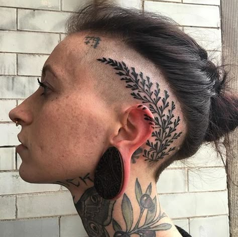 Fern head tattoo Undercut Tattoos, Esther Garcia, Scalp Tattoo, Face Tattoos For Women, Me Tattoo, Fern Tattoo, Head Tattoo, Side Tattoos, Face Tattoos