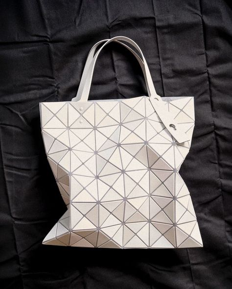 STATEMENT BAGS 🤍 Bao Bao Issey Miyake puts an artful twist on the tote. Statement Bags, Bao Bao Issey Miyake, Bao Bao, Statement Bag, Issey Miyake, Twist