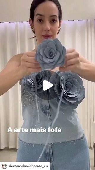 Denim Flowers Diy How To Make, Fabric Flowers Diy Easy, Easy Fabric Flowers, Satin Flowers Diy, Paper Flowers Diy Easy, Diy Paper Flowers, Diy Ribbon Flowers, Dress Sewing Tutorials, Upcycle Clothes Diy