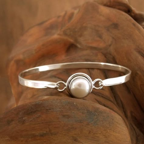 Rings Women Silver, Silver Rings Women, Jewelry Silver Rings, Silver Bracelet Designs, Gold And Jewelry, Silver Jewelry For Men, Pearl Bangle Bracelet, Unique Silver Rings, White Pearl Bracelet