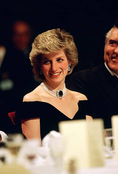 Princess Diana Memorial Fountain, Princess Diana Memorial, Prince Diana, Diana Memorial, Photos Rares, Lovely Princess, Princess Diana Photos, Princess Diana Pictures, Diana Princess Of Wales