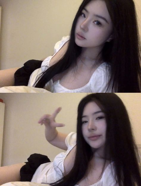 Selfie Inspo Korean, Webcam Picture Ideas, Webcam Selfie Poses Ideas, Webcam Photo Ideas, Webcam Aesthetic, Selfie Reference, Webcam Selfie, Fotos Ideas, Pic Pose