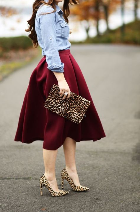 fit and flare, ftw. Cover Picture, Gaun Fashion, Red Skirt, Elegante Casual, Modest Fashion Outfits, Looks Chic, Style Mistakes, Looks Style, Skirts Midi