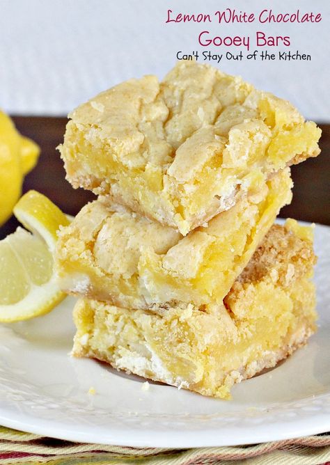 Lemon White Chocolate Gooey Bars | Can't Stay Out of the Kitchen | rich and decadent #lemon bars with #whitechocolatechips and #condensedmilk. #cookie #dessert #chocolate Chocolate Gooey Bars, Gooey Lemon Bars, Delicious Lemon Desserts, Coconut Pecan Cookies, Lemon White Chocolate, Gooey Bars, Lemon Bars Recipe, Lemon Squares, Lemon Cake Mixes