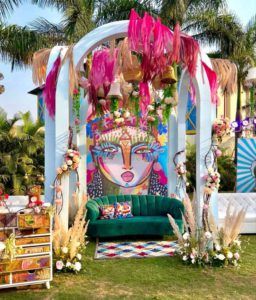 We’ve shortlisted the most amazing Mehendi decor ideas for you to take inspiration from. They are new and would definitely make your Mehendi pictures stand out. Colourful Mendhi Decor, Mehndi Carnival Decor, Boho Theme Decorations, Boho Bar Decor Wedding, Carnival Mehendi Decor, Colourful Event Decor, Boho Sangeet Decor, Wedding Carnival Theme Decor, Carnival Theme Haldi Decor