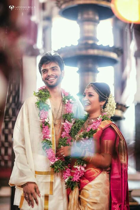 South Indian Celebrity Weddings, Guruvayur Wedding Photos, Temple Marriage Pictures, Guruvayur Temple Wedding, Guruvayoor Temple Wedding, Kerala Temple Wedding, Guruvayoor Wedding, Guruvayur Wedding, Mallu Wedding