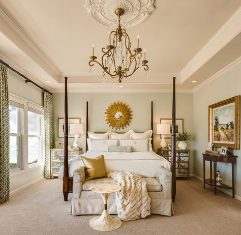 Cool your bedroom with refreshing Sea Salt SW 6204. Cheap Bedroom Ideas, Traditional Bedroom Design, Bedroom With Sitting Area, Bedroom Traditional, Four Poster Bed, Traditional Bedroom Decor, Four Poster, Poster Bed, Chandelier Bedroom