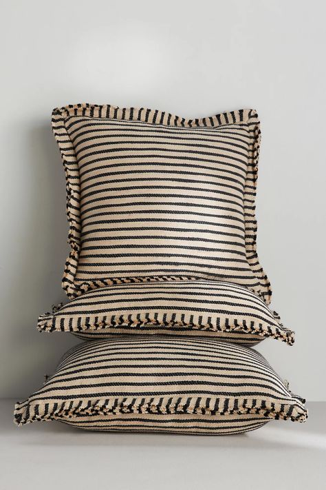 Bed accent pillows