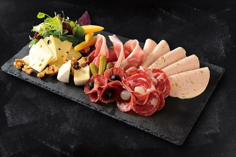 Consigli per presentare un tagliere di salumi Gourmet Food Plating, Mini Tacos, Food Platters, Food Plating, Finger Food, Lug Sole, Plates And Bowls, Food Photo, Serving Dishes