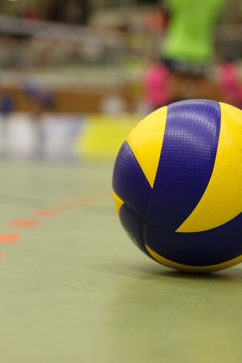 Volleyball Drills For Beginners, Volleyball Passing Drills, Volleyball Images, Volleyball Backgrounds, Volleyball Wallpaper, Volleyball Setter, Volleyball Photos, Fitness Wallpaper, Volleyball Inspiration