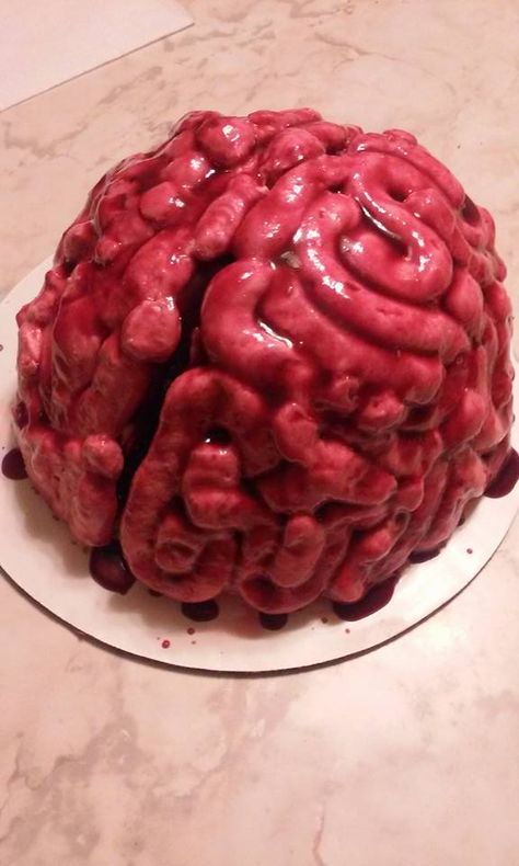 Brain cake for Halloween.  Chocolate layer and vanilla layer cake with vanilla butter cream and raspberry "blood" (syrup). Cake For Halloween, Vanilla Layer Cake, Brain Cake, Halloween Chocolate, A Class, At School, Layer Cake, Apple Pie, Syrup