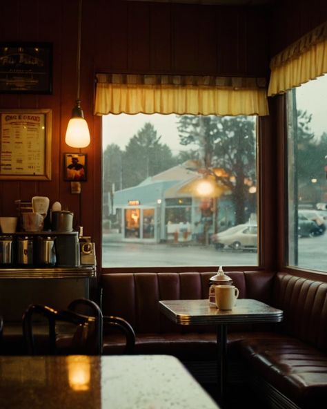 Welcome to my cozy corner, where every cup of coffee feels like home. ☕✨ Inspired by the charm of Luke's Diner, it’s a place where the hum of rainy days and the aroma of fresh pie create a world of warmth. Let’s celebrate the simple joys of small-town magic and golden November mornings. 🍂💛 #lukesdiner #cozycorner #gilmoregirls #rainydays #coffeeaddict #smalltown Small Diner Restaurant Ideas, Small Town Cafe Aesthetic, Fall Small Town, Small Town Coffee Shop Aesthetic, Small Town Vibes, Small Town Mystery Aesthetic, Small Town Cafe, Small Town Diner, Small Town Restaurant