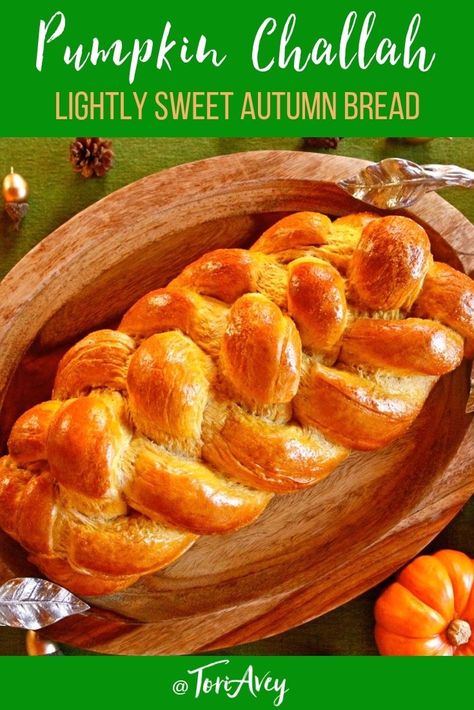 Pumpkin Challah, Braided Bread Recipe, Baking Thanksgiving, Autumn Bread, Sukkot Recipes, Thanksgiving Bread, Challah Bread Recipes, Jewish Holiday Recipes, Jewish Cuisine