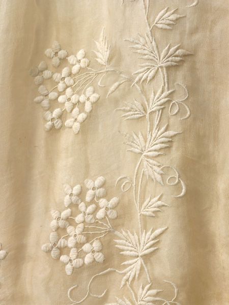 Lines Embroidery, Tying Ribbon, Line Embroidery, Linens And Lace, Cotton Embroidery, Cotton Muslin, Embroidery Fashion, Art Textile, White Embroidery