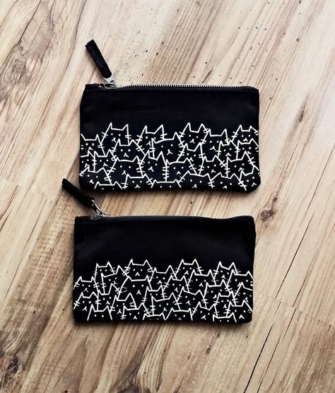 Drawing On Pencil Case, Painting On Pencil Case, Pencil Bag Painting Ideas, Pencil Case Painting, Pouch Painting Ideas, Pouch Painting, Indigo Bag, Pencil Case Pattern, Custom Pencil Case