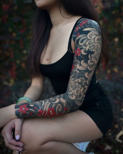 All Posts • Instagram Traditional Japanese Tattoo Sleeve, Japanese Tattoo Women, Koi Tattoo Sleeve, Mangas Tattoo, Feminine Tattoo Sleeves, Yakuza Tattoo, Girls With Sleeve Tattoos, Full Arm Tattoos, Traditional Tattoo Sleeve