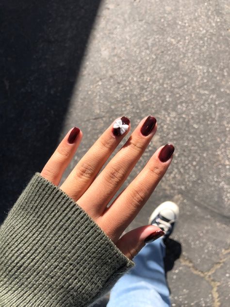 Wine Nails Designs, Wine Red Nails, Nails With White, Fall Nail Inspo, Bow Nail Art, Dark Red Nails, Minimalist Nail, Wine Nails, Finger Paint