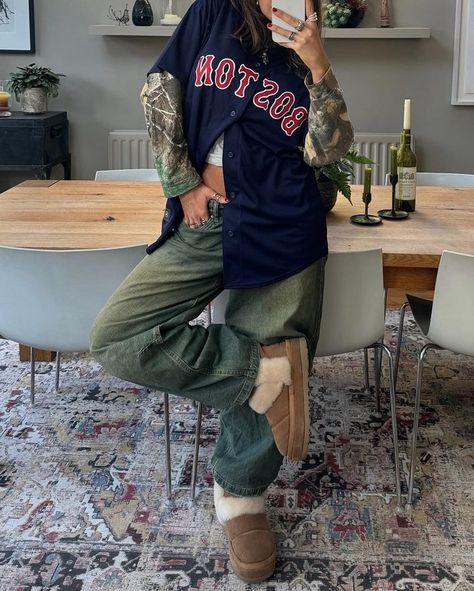 All Posts • Instagram Ellie Robinson, Baggy Clothing, Outfit Inspo Winter, Outfits Streetwear, December 21, Streetwear Outfits, Streetwear Outfit, Baggy Jeans, Ugg Boots