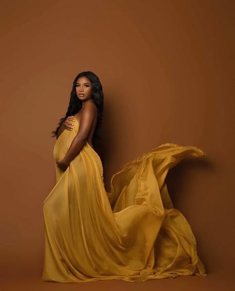 Year Manifestations, Glow Photoshoot, Black Women Maternity Shoot, Maternity Shoot Black Women, Maternity Shoot Outfit, Family Newborn Photography, Maternity Picture Outfits, Photography Underwater, Maternity Dresses Photography