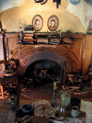 Hobbit fireplace Hygge Fireplace, Hobbit House Interior, Casa Do Hobbit, Hobbit Bilbo, Hobbit Party, Bag End, Casa Hobbit, Old Fireplace, Into The West