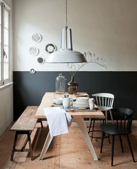 Plates On The Wall, Half Painted Walls, Scandinavian Dining Room, Scandinavian Dining, Wooden Dining Tables, Home Trends, Style At Home, Scandinavian Interior, Dining Room Design