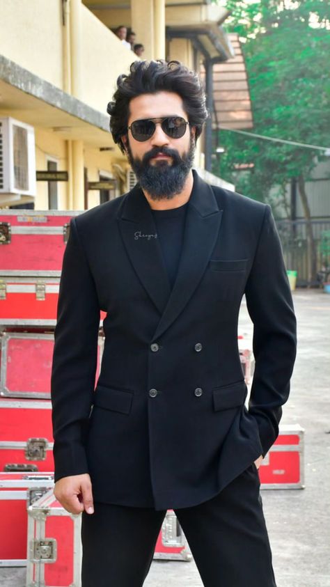 Black Coat Pant For Men, Blazer Outfits Men Classy, Black Blazer Outfit Men, Coat Pant For Men, Male Wardrobe, Indian Wedding Clothes For Men, Black Blazer Outfit, Beard Men, Wedding Kurta For Men