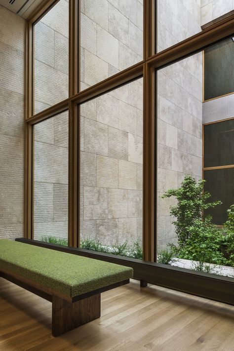 The Barnes Foundation Building / Tod Williams + Billie Tsien (27) Space In Architecture, Limestone Cladding, Facade Skin, Tech Architecture, Architecture Thesis, Barnes Foundation, Lodge Design, Island Beach House, Jeff Davis