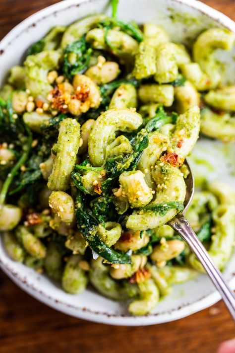 This Easy White Bean Pesto Pasta is made with four ingredients, in one-pan, and ready in about 15 minutes! This recipe is easily made gluten-free and vegan, and makes the perfect easy vegan dinner. Pesto White Bean, White Bean Pesto, White Bean Pasta, Pesto Uses, Salty Recipes, Italian Diet, Red Pesto, Bean Pasta, Green Pesto