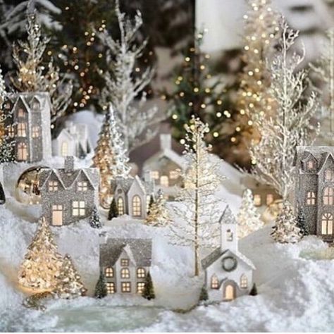 Such a gorgeous miniature Christmas Village in white, gold and champagne ❄️💫❄️💫 #christmasvillage #christmas #whitechristmas #itsnowing #whitechristmas #village #christmasdecor #christmasdecorations #beautiful #putzhouse Pottery Barn Christmas Decor, Xmas Village, Pottery Barn Christmas, Elegant Christmas Decor, Christmas Houses, Christmas Village Display, Crafty Christmas, Glitter Houses, Vintage Xmas