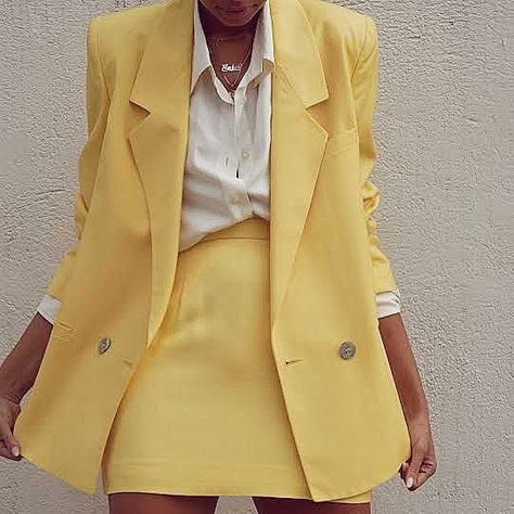 Yellow Suits, Yellow Blazer Outfit, Casual Work Outfits Women, Yellow Suit, Yellow Blazer, Stylish Work Attire, Business Casual Outfits For Women, Business Casual Outfits For Work, City Outfits