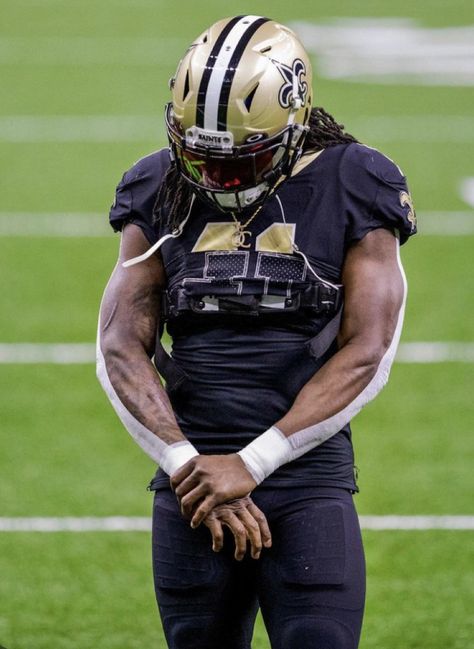 Cool Football Pictures, Football Swag, Alvin Kamara, Football Usa, Nfl Football Pictures, Nfl Football Art, New Orleans Saints Football, Nfl Football Players, Football Photography