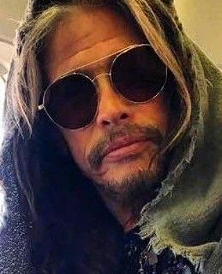 Steven Tyler Selfie, Calvin And Hobbes Wallpaper, Steven Tyler Aerosmith, Tyler Aerosmith, Joe Perry, Steven Tyler, Liv Tyler, Boho Grunge, Grunge Look