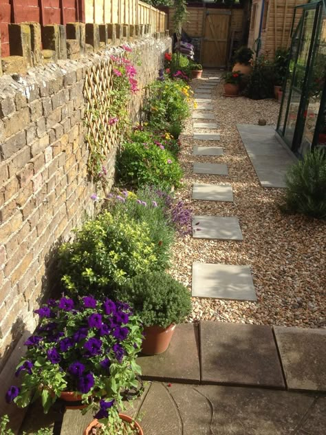 Garden Chippings Ideas, Slabs And Gravel Patio, Garden Gravel Border Ideas, Small Slabbed Garden Ideas, Garden Stone Wall Ideas, Small Gravel Patio Ideas, Paving And Gravel Ideas, Small Gravel Garden Ideas, Garden Patio Ideas Paving