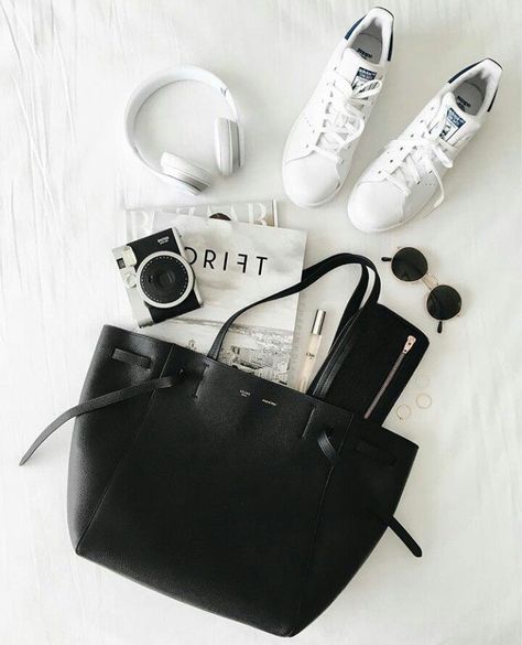 Pinterest: /chestnutrd/ Pink Diary, Flat Lay Inspiration, Inside My Bag, Purse Backpack, Fall Inspiration, Flatlay Styling, What In My Bag, Flat Lay Photography, Portable Charger