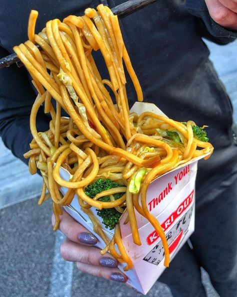 asian street food . pinterest @xvalmorbida Asian Street Food, Enjoy Your Meal, Junk Food Snacks, Food Goals, Food Obsession, Fun Snacks, Pretty Food, Food Cravings, I Love Food