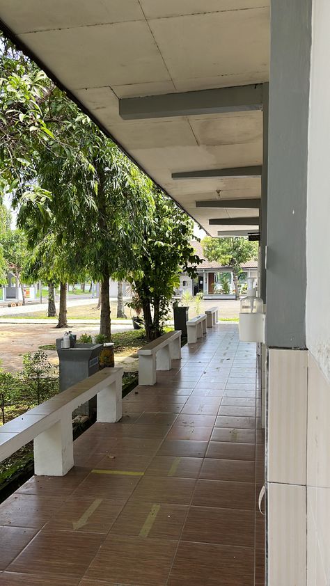 School Yard Aesthetic, School Campus Design, High School Courtyard, School Courtyard, School Outside, School Exterior, School Building Design, College Architecture, School Hall