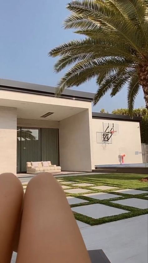 Kylie Jenner House, Jenner House, Holmby Hills, Basking In The Sun, Home Building Design, Luxury Homes Dream Houses, Instagram Life, House On A Hill, Home Room Design