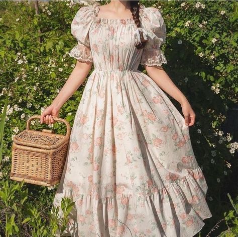 Pastel Cottage, Gaun Abad Pertengahan, Northanger Abbey, Cottagecore Dresses, Cottagecore Outfits, Old Fashion Dresses, Cottagecore Style, Gardening Outfit, Sleeves Designs For Dresses