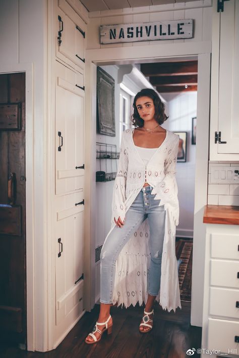 Taylor Hill Street Style, Taylor Hill Outfits, Taylor Hill Style, Fire Photos, Celeb Hair, Black Cowgirl, Ariana Grande Outfits, Taylor Marie Hill, Vs Models