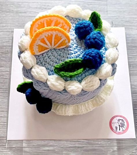 Crochet Cake, Crochet Cord, Crochet Keychain Pattern, Kawaii Crochet, Crochet Food, Crochet Keychain, Crochet Art, Cute Crochet, Crocheted Item