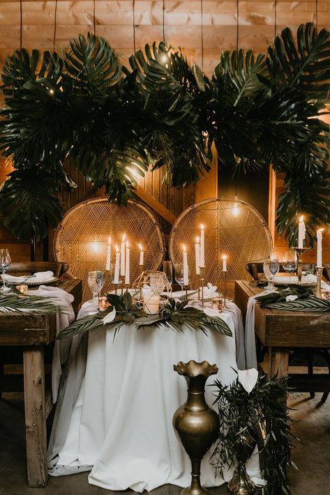 Palm Decor Wedding, Monstera Plant Wedding Decor, Tropical Jungle Wedding Theme, Tropical Wedding Backdrop Ideas, Green Tropical Bouquet, Dark Moody Tropical Wedding, Tropical Wedding Reception Table, Palm Wedding Arch, Palm Leaves Wedding