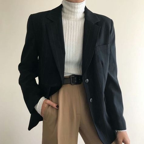 90s Fashion Models, Chic Blazer, Look Retro, 90's Fashion, 90s Fashion Outfits, Grunge Look, Vintage Blazer, Mode Inspo, Sporty Chic