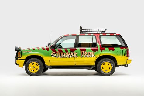 This Ford Explorer XLT Tour Vehicle makes us feel like we're in the Jurassic Park movie! Jurassic Park Car, Museum Movie, Hollywood Dream, Delorean Time Machine, Jurassic Park 1993, Jurassic Park Movie, Fantasy Cars, Movie Cars, Light Cycle