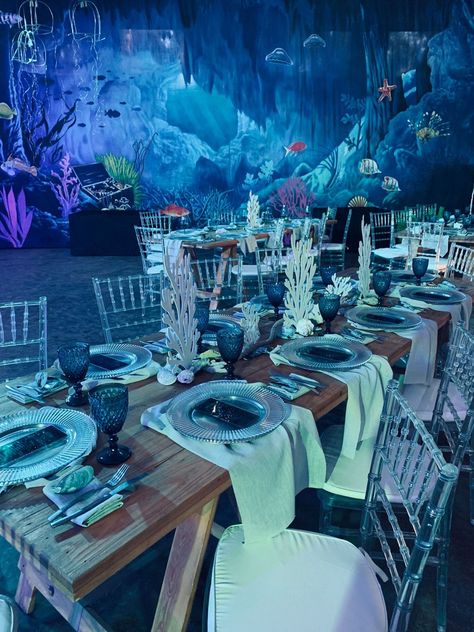 Wedding Decorations Ocean Theme, Wedding Decorations Sea Theme, Sea Themed Quinceanera, Outdoor Ocean Party Decorations, Jellyfish Quince Theme, Under The Sea Elegant Party, Under The Sea Birthday Party Sweet 16, Ocean Theme Event, Jelly Fish Themed Party