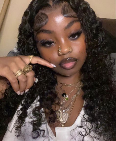 Nose Cuff On Black Women, Double Nose Piercing Different Sides, Dangle Nose Piercing, Dimple Piercing, Double Nose Piercing, Bridge Piercing, Cute Nose Piercings, Glitter Makeup Looks, Pretty Ear Piercings