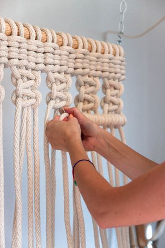 My mother used to Macrame & doesn't remember how. I wanted her to teach me. Maybe I can learn from this site. Sally England, Macrame Weaving, Sight Unseen, Macrame Curtain, Macrame Ideas, Macrame Tutorial, Macrame Knots, Macrame Projects, Macrame Patterns