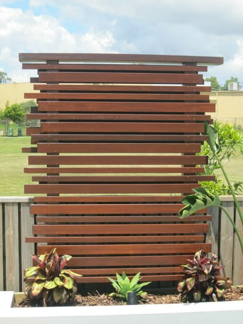 17 Creative Ideas For Privacy Screen In Your Yard Simple Privacy Fence, Fence Gardens, Outdoor Privacy Screen Panels, Landscaping Fence, Fencing Design, Backyard Fencing, Yard Privacy, Diy Privacy Screen, Gate Fence