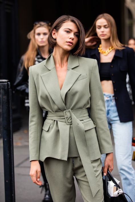 The best street style from Paris Fashion Week Spring/Summer 2020 - Page 11 | Vogue | Vogue Paris Baju Kahwin, Style Parisienne, Moda Paris, Paris Fashion Week Street Style, La Fashion Week, Looks Street Style, Paris Street Style, Business Outfit, Fashion Weeks