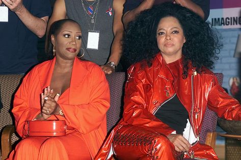 Diana Ross 70s, Diana Ross Supremes, Patti Labelle, Old School Music, Legendary Singers, Gold Outfit, Spike Lee, Two Ladies, Diana Ross